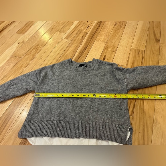 Aqua Brand Grey and White Layered Long Sleeve Sweater - Women’s Size Small - Picture 4 of 6